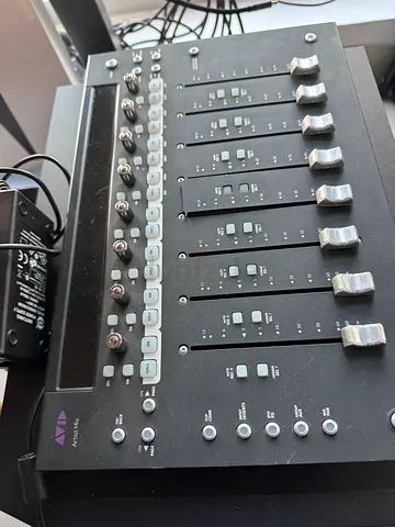 Avid artist mix controler