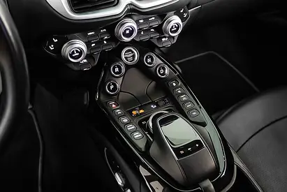 صورة 10 لـ 2019 Aston Martin VANTAGE