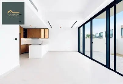 SINGLE ROW | READY TO MOVE | BRAND NEW