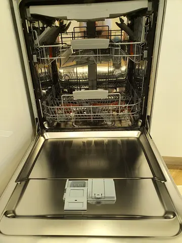 Ariston built-in fully integrated dishwasher, 14 place settings in very good condition