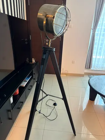 Industrial Tripod Floor Lamp – Excellent Condition