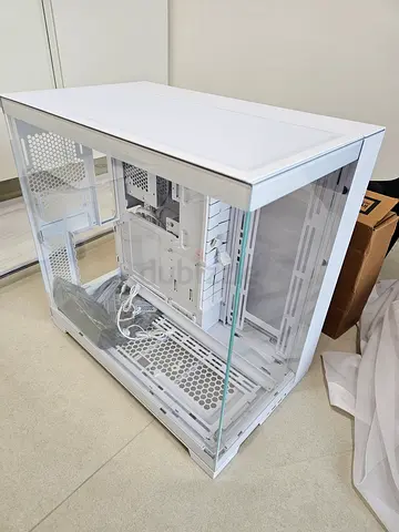 LIANLI CASE 011D DYNAMIC EVO RGB White mid-tower PC case with tempered glass panelS, incl. warranty