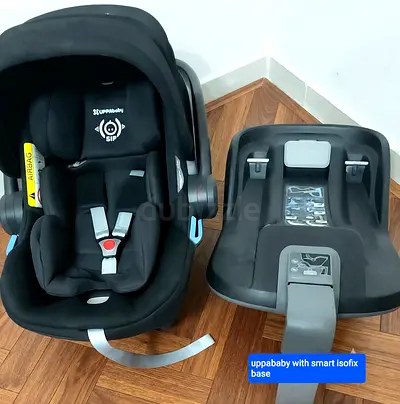 Uppababy Mesa I size with smart isofix base