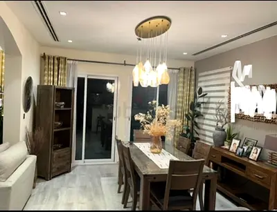 Full dining set from united furniture: table with customized glass with 6 chairs, cabinet and a buff
