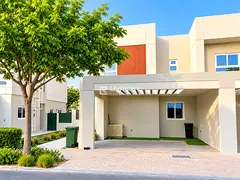 4BR TOWNHOUSE | CONTEMPORARY FINISH | VACANT