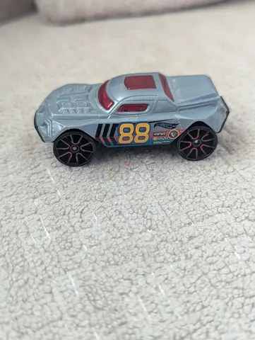 Hot Wheels RD-08 Futuristic Off-Road Race Truck #88 Silver Loose