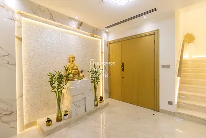 FULLY FURNISHED|HIGH END UPGRADES|CORNER|EXCLUSIVE