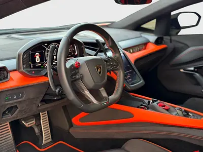 صورة مصغرة 13 لـ 2024 Lamborghini REVUELTO