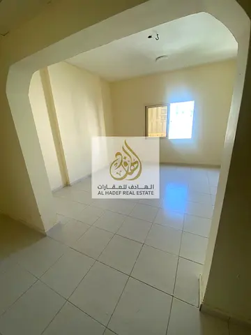 🏡 **للإيجار السنوي – غرفتين وصالة في الراشدية 2 | عجمان** 🔥  📍 **موقع مميز مقابل سوق الذهب مباشرة**  ✨ شقة واسعة ومناسبة للعائلات، في موقع حيوي وقر