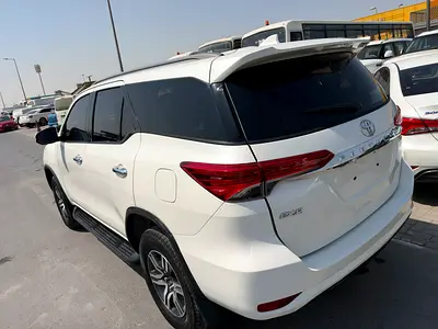 2017 Toyota FORTUNER — фото 3