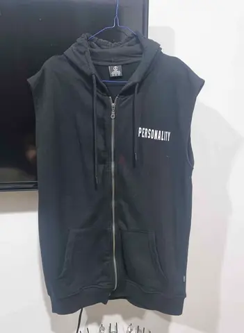 Sleeve less black hoodie