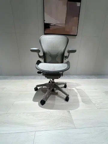 Herman miller Aeron size B fully loaded