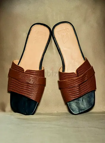 Brown leather-look flat slide sandals, size 39