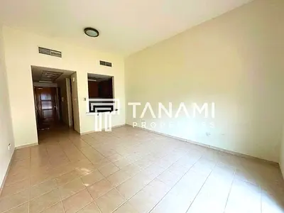 Low Floor | Multiple Cheques | Near Metro