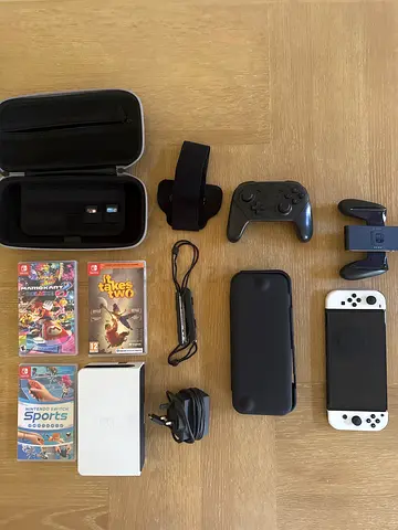 Nintendo Switch Super clean + controllers + games