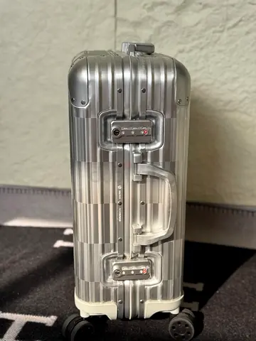 Rimowa Silver hard-shell cabin suitcase with spinner wheels (small)