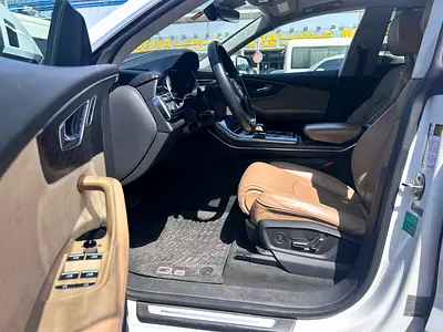 2019 AUDI Q8 — фото 7