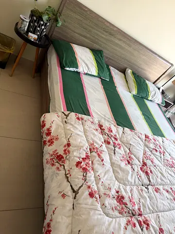 King bed frame with headboard - good condition