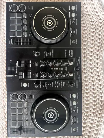Pioneer DJ DDJ-400 Controller – Used Once. Excellent condition.