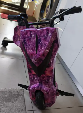 Electric drift scooter / drift trike in purple galaxy design - good condition