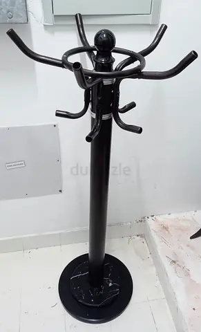 Black Metal Free-standing Coat Rack / Hat Stand - Good Condition.
