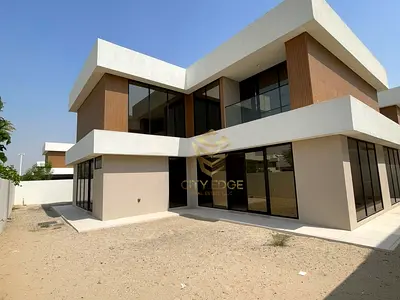 Move-in ready 4-bedroom villa – 5,200 sqft -corner