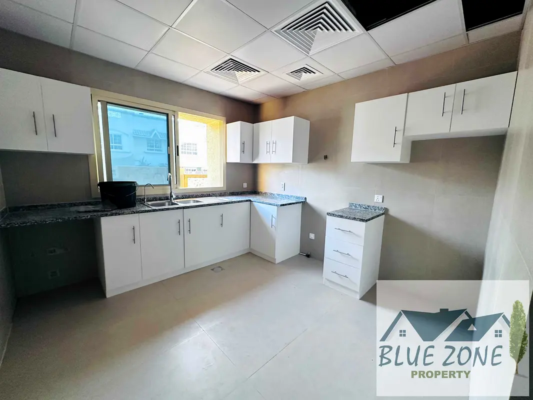 Renovated villa / private entrance / Awy from flight path / covered parking