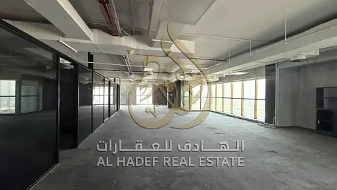 مكتب تجاري بمساحة 3,107 قدم وإطلالة على الحديقة والبحيرة | شهر مجاني