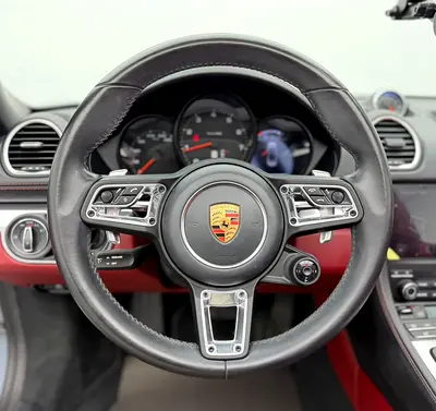 2024 Porsche 718 photo 8
