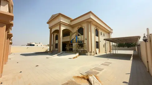 Luxurious spacious 5 bedroom with maid room villa for rent