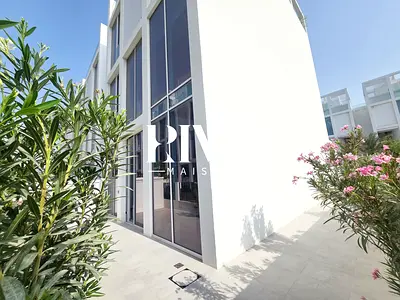 Corner 4BR Townhouse | Sky Garden & Pool | Ixora