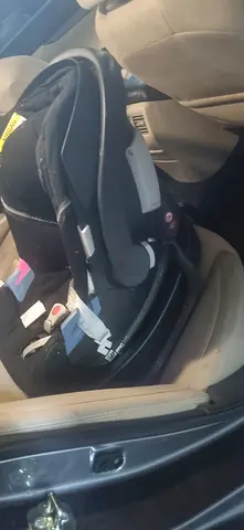 Used infant car seat (rear-facing) in good condition