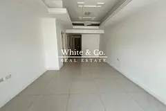 CLOSED KITCHEN | LARGE LAYOUT | BRIGHT