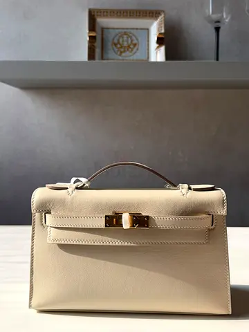 Hermes Cream leather structured top-handle handbag with gold clasp