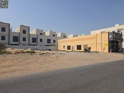 للبيع أرض تجاريه علي الشارع الزبير الرئيسي ١٠ الاف قدم بموقع متميز في منطقة الياسمين
