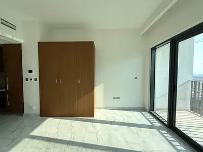 STUDIO APARTMNET WITH FITTED KICTHEN // BRAND NEW // CONVINENT PRICE