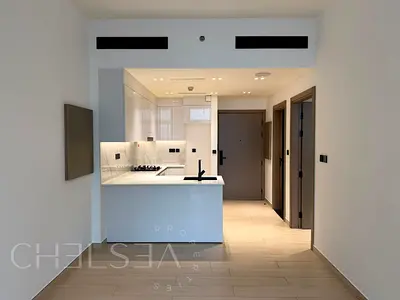 SPACIOUS | POOL VIEW | MODERN LIVING