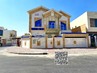 5 Master Bedrooms + Master Maid's Room, 2 Living Rooms + Majlis, indoor & outdoor kitchens. Plot 3,700 sq.ft., built-up area 4,500 sq.ft., only 4 year