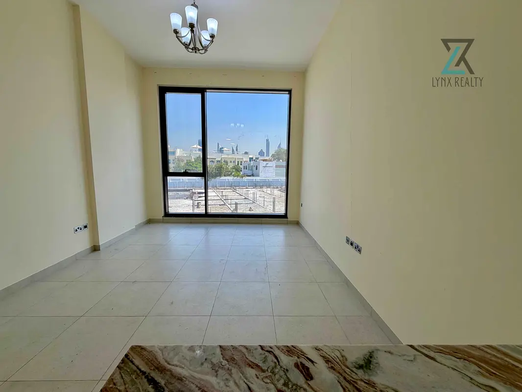 BRIGHT STUDIO | VACANT | PRIME LOCATION