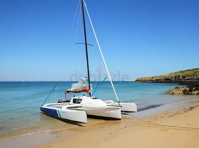 TRICAT 6.90 – PURE SAILING ADVENTURE