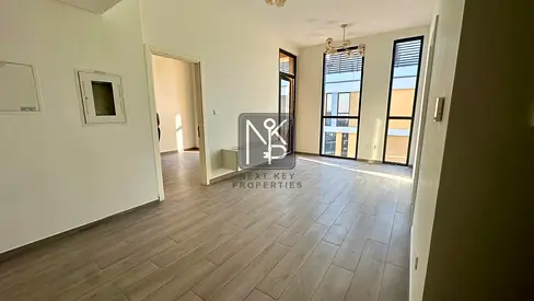 Spacious 1BR | Prime Location | Close Kitchen | High Floor