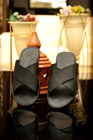 Men's black slip-on cross-strap sandals, good condition