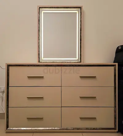 Dressing Table + LED Mirror - Home Centre