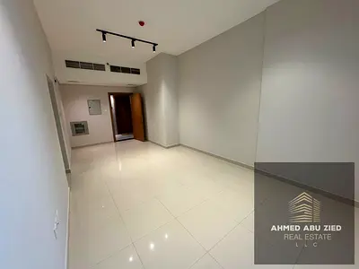 شقة فاخرة جدا غرفتين وصالة للإيجار بالراشدية 1 عجمان على شارع خليفة مباشرة، 2 حمام وبلكونة وتكييف مركزي سوبر ديلوكس بـ 47 ألف درهم على 4 أو 6 دفعات