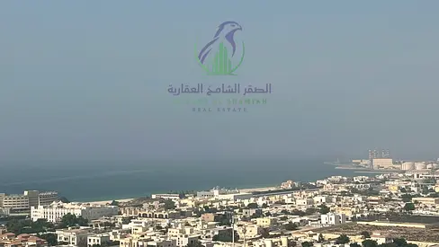 أفخم غرفتين وصالة على كورنيش لممزر مع بلكون بأطلالة بحرية مباشرة تشطيب حديث سوبر ديلوكس غرفة خادمة ماستر وخزائن بلحائط