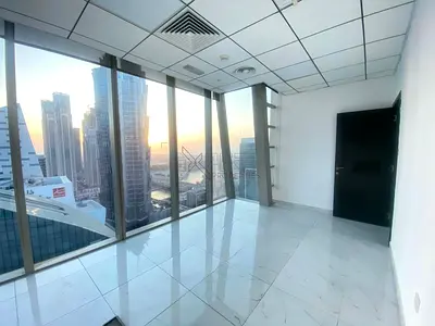 Bright & Spacious | High-Floor | Glass Partitions