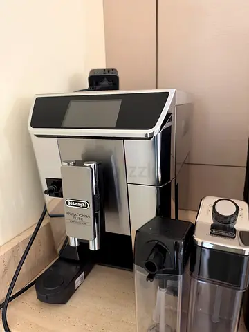 De'Longhi Super Automatic Espresso Machine with Dual Bean Hoppers - Excellent Condition