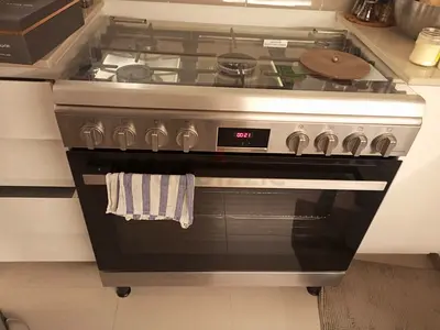 Bosch 90 by 60 cm Full Gas Cooking Range For Sell