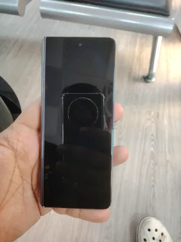 Samsung Galaxy phone in good working condition - single handed use