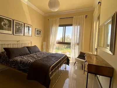Large Furnished En-Suite Room – Al Hamra Village